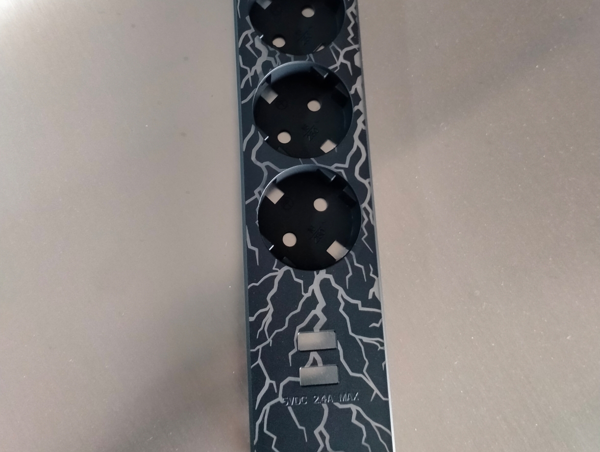 多彩閃電插座激光雕刻